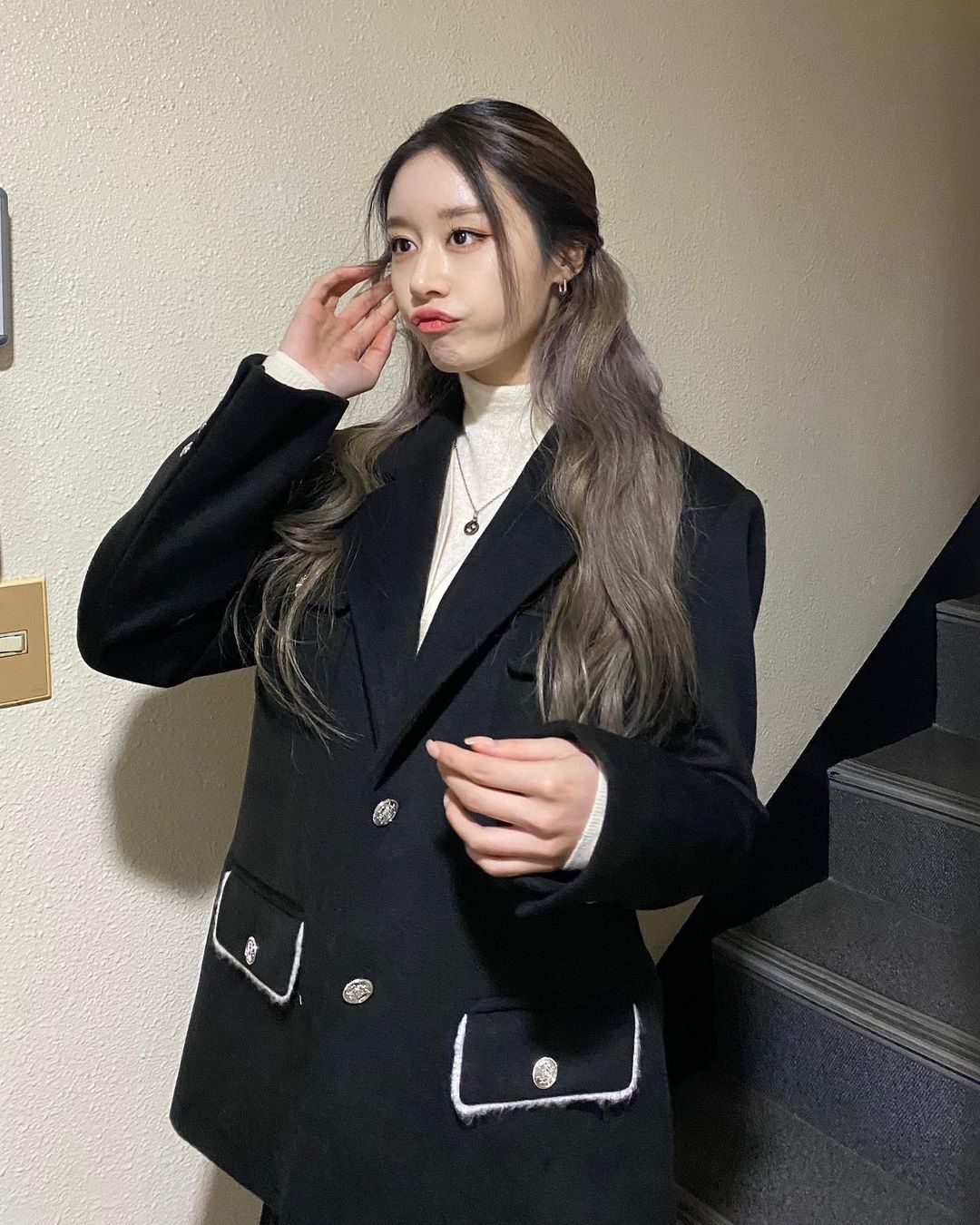 blazer đen Jiyeon (T-ara)