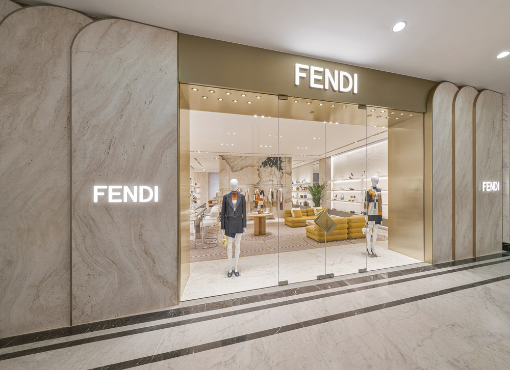 mặt tiền cửa hàng FENDI