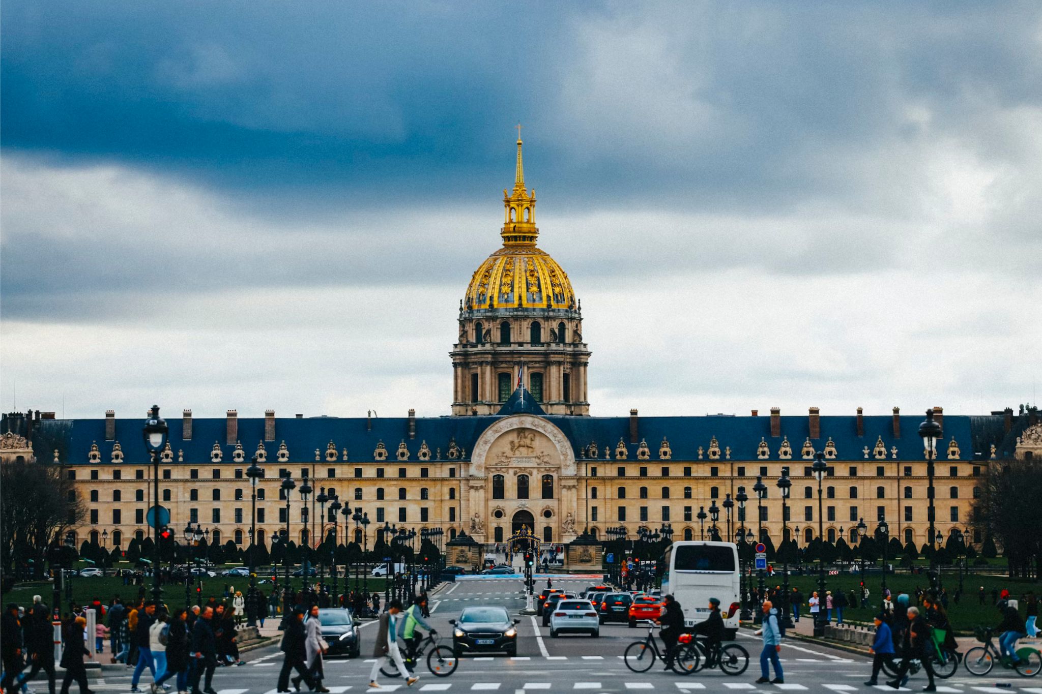 tham quan Điện Invalides khi đến Olympic Paris