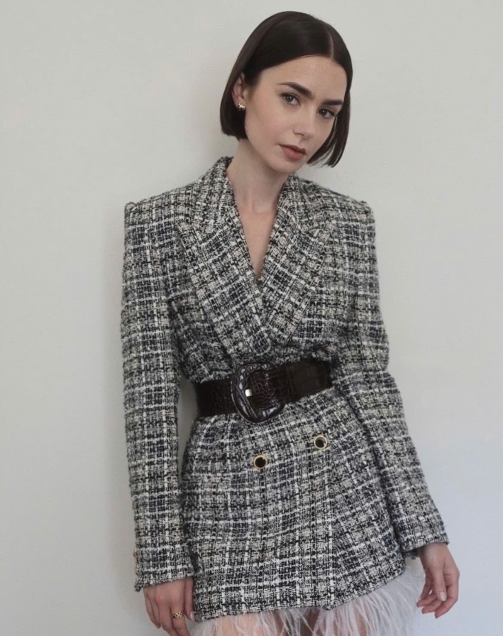 tóc bob - Lily Collins trong kiểu tóc Sleek Micro-Bob thanh lịch