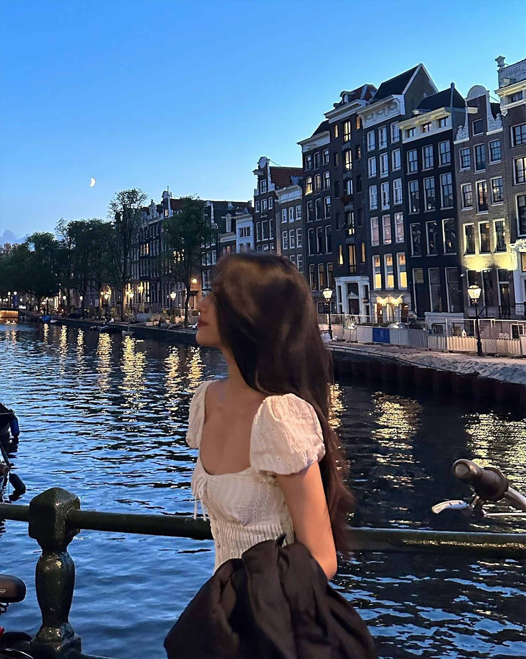 thành phố amsterdam hà thi khám phá